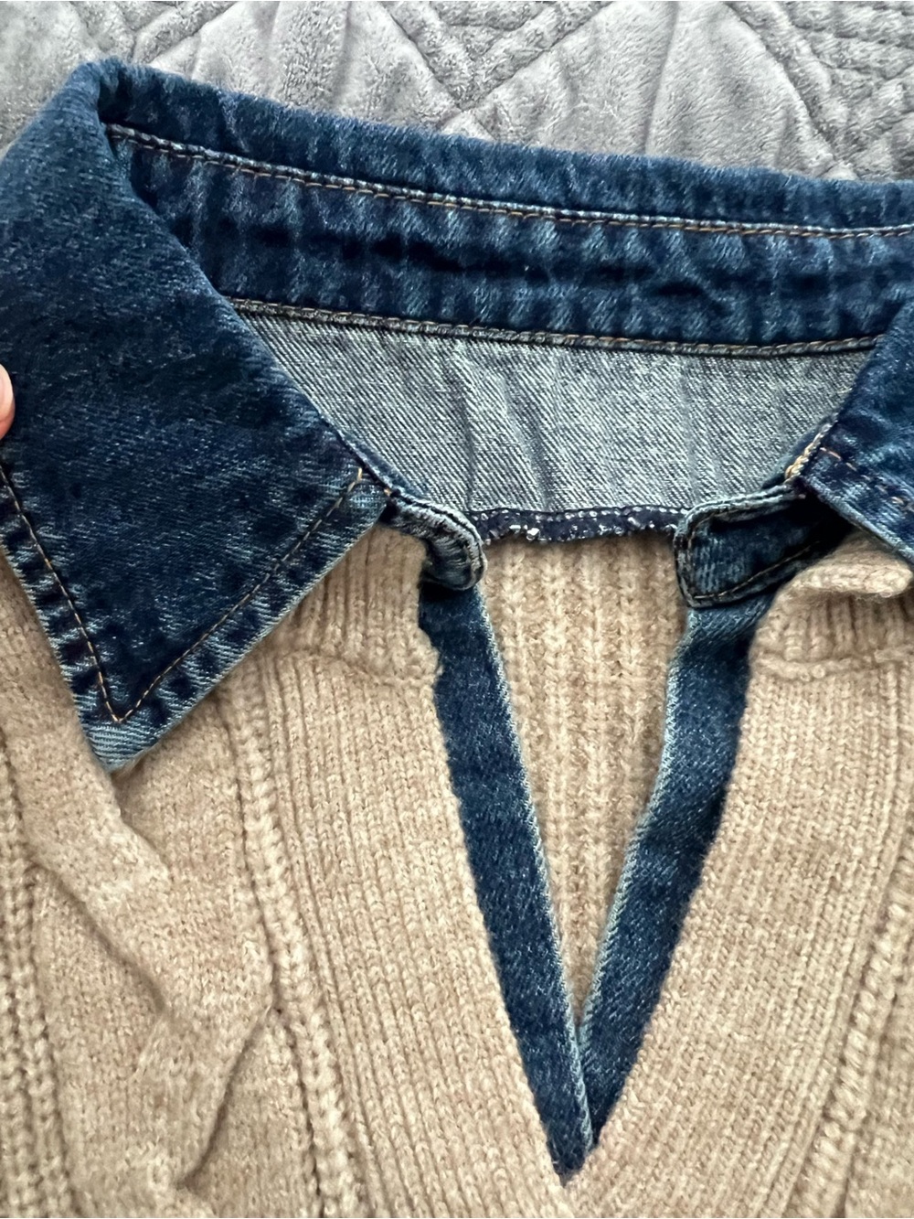COMMENSE Beige Cable V-Neck Sweater with Denim Trim - Picture 6 of 9